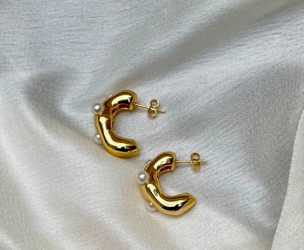 Chloe Pearl Earrings - Image 2