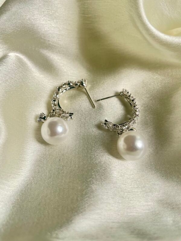 DROP SILVER PEARLS EARRINGS