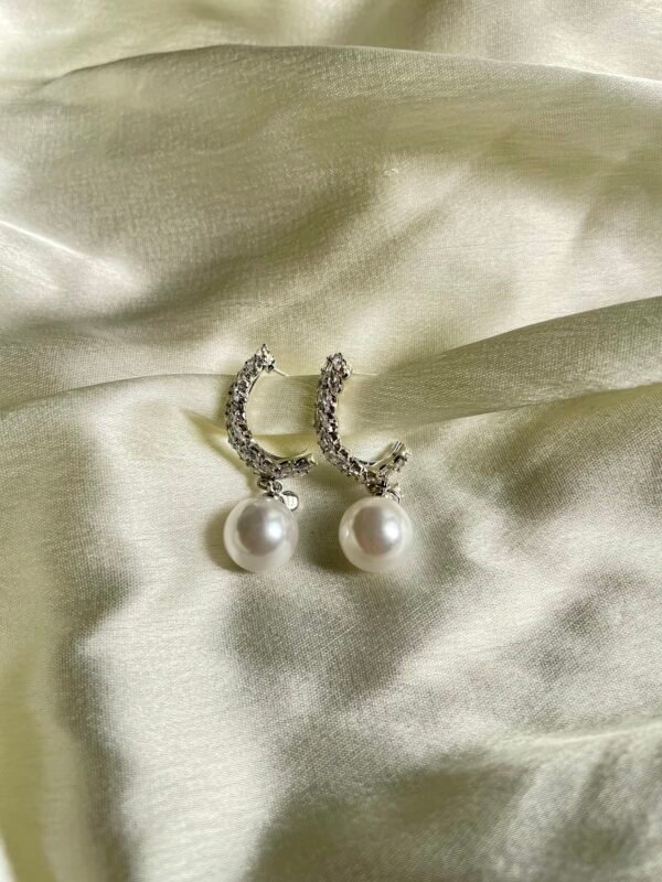 DROP SILVER PEARLS EARRINGS - Image 3